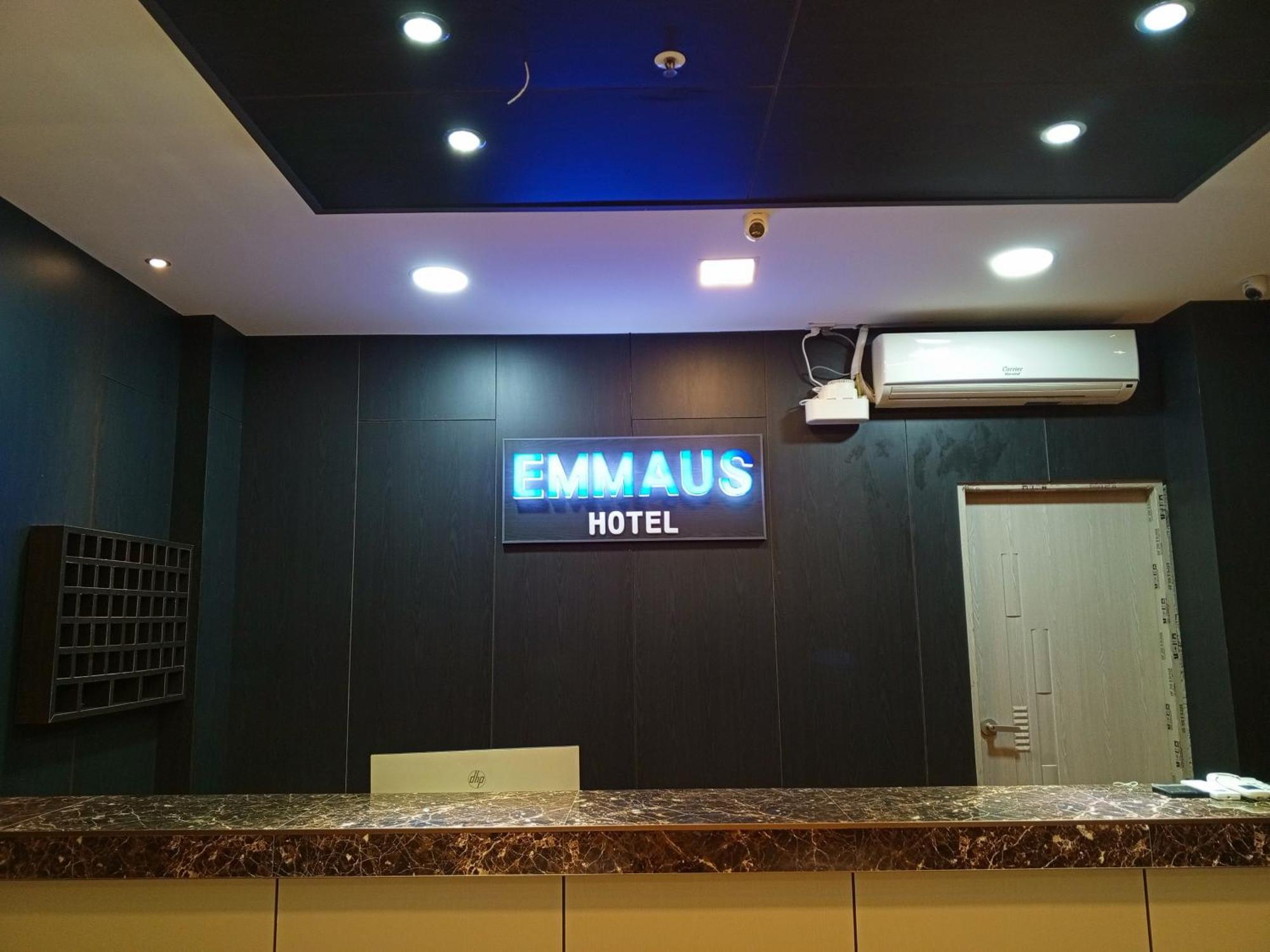 Emmaus Condotel Angeles Eksteriør bilde